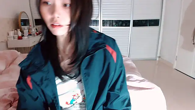 -Lucky Girl online show from November 30, 2025, 10:52 am