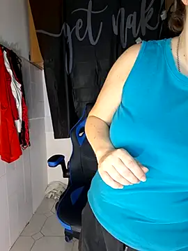 Snapshot of Jassiundich2 chatting on December 4, 2025, 7:44 pm Jassiundich2 online show from December 4, 2025, 7:44 pm