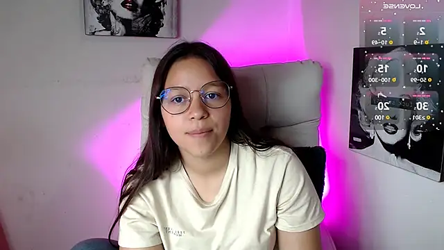 Snapshot of SamanthaRoldaan chatting on March 8, 2025, 5:11 pm SamanthaRoldaan online show from March 8, 2025, 5:11 pm