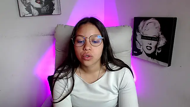 Snapshot of SamanthaRoldaan chatting on March 17, 2025, 5:27 pm SamanthaRoldaan online show from March 17, 2025, 5:27 pm