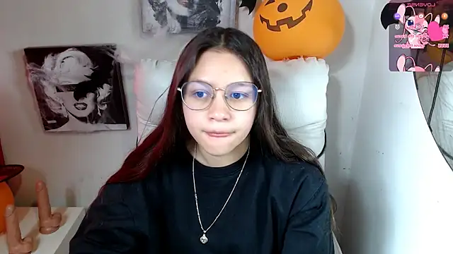Snapshot of SamanthaRoldaan chatting on October 27, 2025, 2:32 pm SamanthaRoldaan online show from October 27, 2025, 2:32 pm