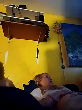 Snapshot of AutumnLights420 chatting on December 19, 2025, 2:40 am AutumnLights420 online show from December 19, 2025, 2:40 am