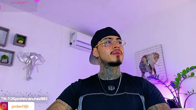 JordanSmiith  online show from April 3, 2026, 8:07 pm