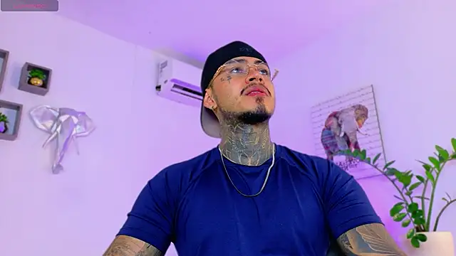 JordanSmiith  online show from April 14, 2026, 8:59 pm