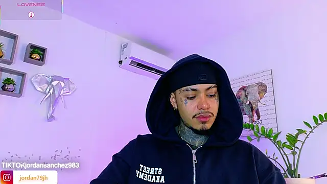 JordanSmiith  online show from May 28, 2026, 8:39 pm