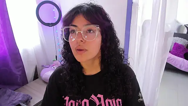 witchviolet online show from January 4, 2025, 8:59 pm