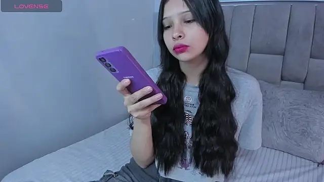 chloe watson  online show from October 16, 2025, 4:41 pm