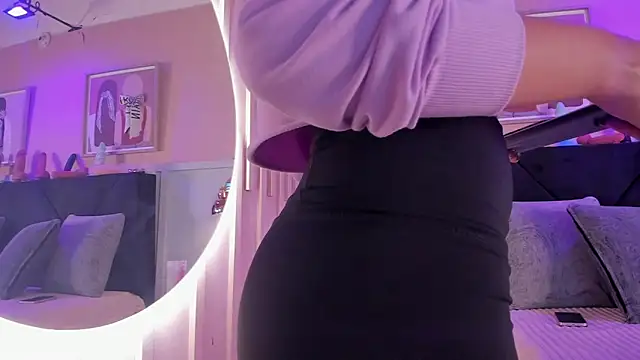 Snapshot of chloe_watson_ chatting on February 6, 2026, 7:28 pm chloe watson online show from February 6, 2026, 7:28 pm