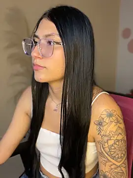 Snapshot of _allondra_ chatting on January 5, 2025, 1:35 am allondra online show from January 5, 2025, 1:35 am