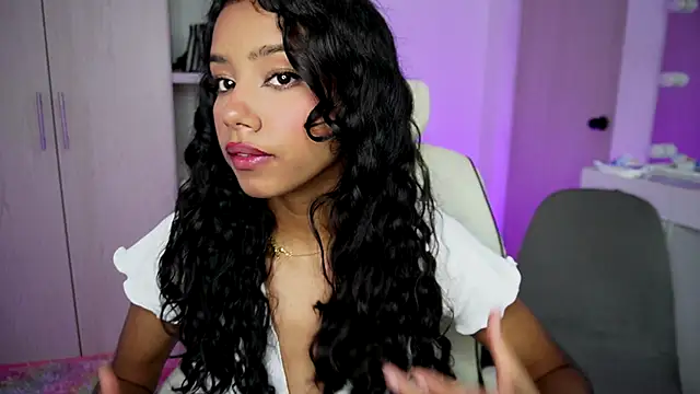 Snapshot of forever__young chatting on October 7, 2025, 3:04 am forever young online show from October 7, 2025, 3:04 am