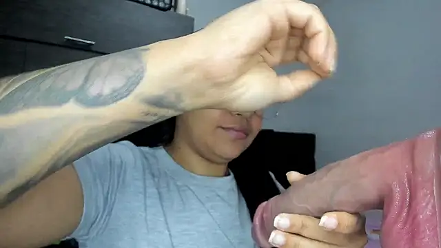 leila 22 online show from February 13, 2025, 2:31 pm