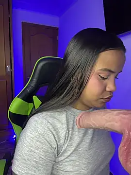 Snapshot of leila_22 chatting on February 13, 2026, 7:15 am leila 22 online show from February 13, 2026, 7:15 am