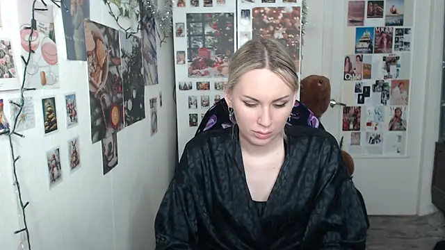 Snapshot of CapriScorpion chatting on December 22, 2024, 6:15 pm CapriScorpion online show from December 22, 2024, 6:15 pm