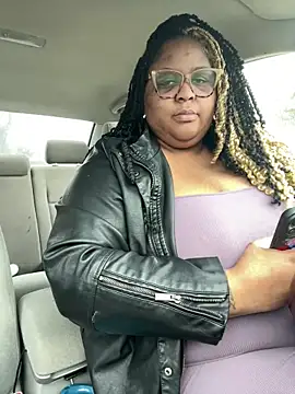 Snapshot of kweenxkarma chatting on March 13, 2025, 1:32 am kweenxkarma online show from March 13, 2025, 1:32 am