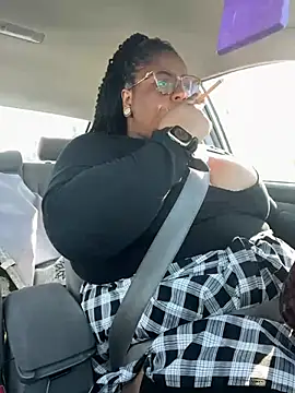 Snapshot of kweenxkarma chatting on March 21, 2025, 8:40 pm kweenxkarma online show from March 21, 2025, 8:40 pm