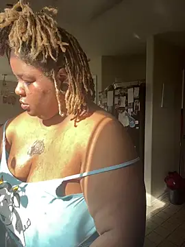 Snapshot of kweenxkarma chatting on September 8, 2025, 9:14 pm kweenxkarma online show from September 8, 2025, 9:14 pm