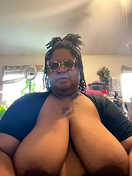 Snapshot of kweenxkarma chatting on September 15, 2025, 7:25 pm kweenxkarma online show from September 15, 2025, 7:25 pm