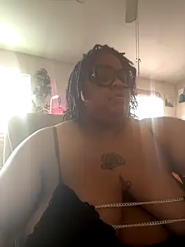 Snapshot of kweenxkarma chatting on September 25, 2025, 8:34 pm kweenxkarma online show from September 25, 2025, 8:34 pm