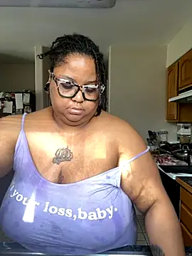 Snapshot of kweenxkarma chatting on October 21, 2025, 9:37 pm kweenxkarma online show from October 21, 2025, 9:37 pm