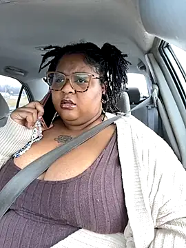 Snapshot of kweenxkarma chatting on October 27, 2025, 9:52 pm kweenxkarma online show from October 27, 2025, 9:52 pm