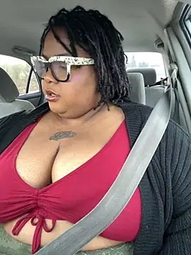 Snapshot of kweenxkarma chatting on November 1, 2025, 12:45 am kweenxkarma online show from November 1, 2025, 12:45 am