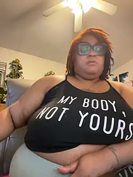 Snapshot of kweenxkarma chatting on November 25, 2025, 8:14 am kweenxkarma online show from November 25, 2025, 8:14 am