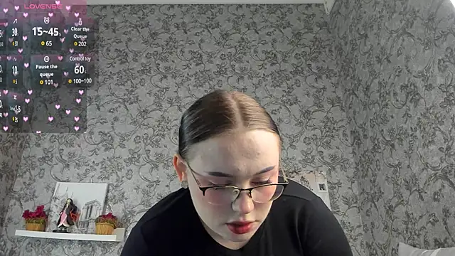 Snapshot of Tina_Walker chatting on March 16, 2025, 1:17 pm Tina Walker online show from March 16, 2025, 1:17 pm