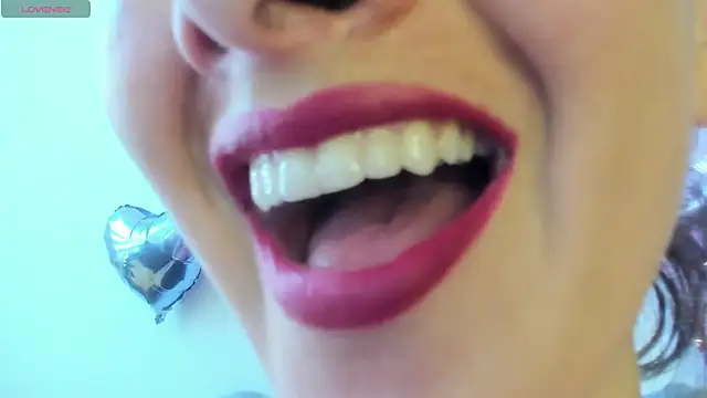queen fetish online show from May 26, 2026, 7:43 pm