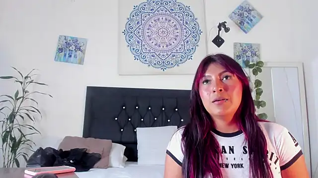 evelynjohnsoon online show from January 8, 2025, 6:41 pm