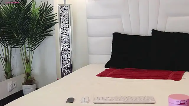 BarbieeAnn online show from December 12, 2024, 11:40 am