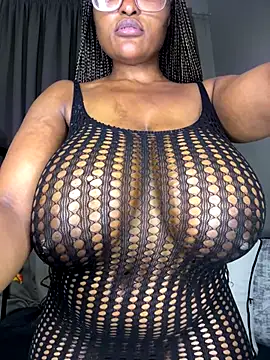 Snapshot of Bustygoddess32 chatting on September 27, 2025, 6:02 pm Bustygoddess32 online show from September 27, 2025, 6:02 pm