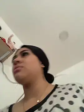 Charlotte cutee18 online show from October 14, 2025, 3:46 pm