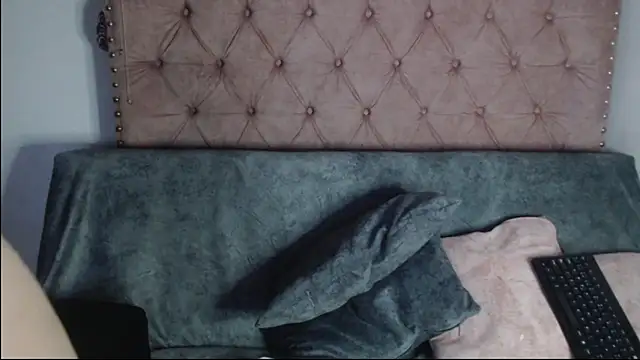 missbella1 online show from October 15, 2025, 8:42 pm