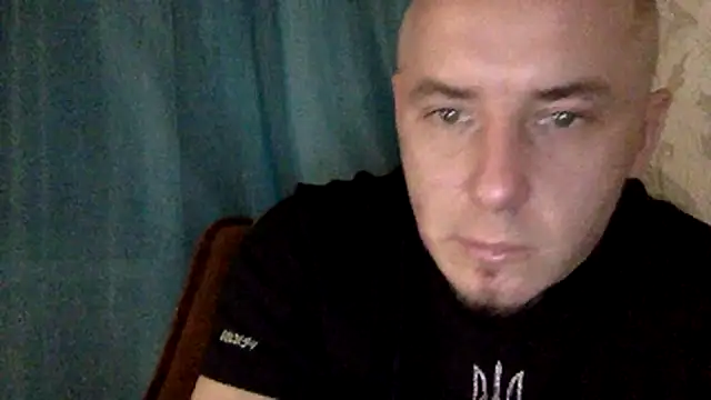 Snapshot of KristiDan chatting on December 3, 2025, 7:01 pm KristiDan online show from December 3, 2025, 7:01 pm