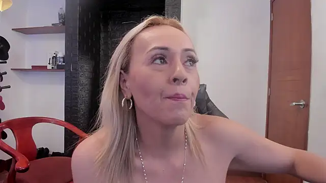 Snapshot of maylin_yung chatting on March 3, 2025, 11:44 am maylin yung online show from March 3, 2025, 11:44 am