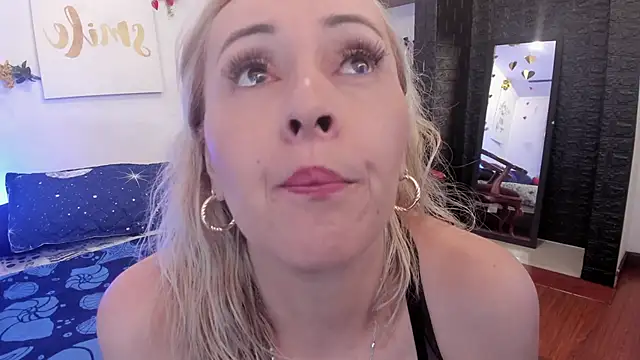 Snapshot of maylin_yung chatting on March 8, 2025, 11:37 am maylin yung online show from March 8, 2025, 11:37 am