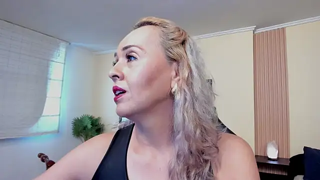 Snapshot of maylin_yung chatting on September 16, 2025, 11:55 am maylin yung online show from September 16, 2025, 11:55 am