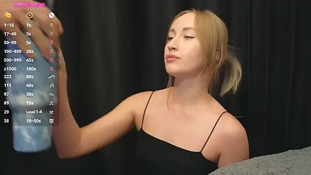 luxmuur online show from October 18, 2025, 3:02 pm