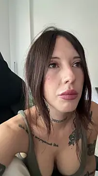 BellaGiaxx online show from November 1, 2025, 1:13 pm