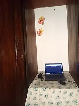 Snapshot of The-Peach-Flexer chatting on October 28, 2025, 9:17 pm The-Peach-Flexer online show from October 28, 2025, 9:17 pm