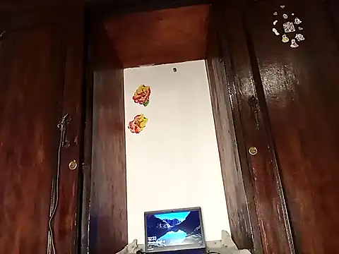 Snapshot of The-Peach-Flexer chatting on October 29, 2025, 9:38 pm The-Peach-Flexer online show from October 29, 2025, 9:38 pm