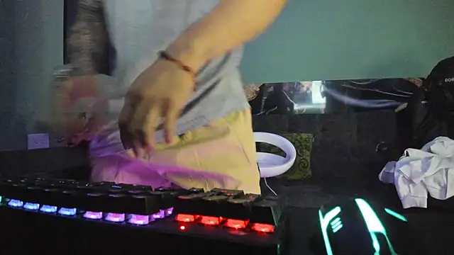 Snapshot of Sisoyalejo420 chatting on February 3, 2026, 2:53 am Sisoyalejo420 online show from February 3, 2026, 2:53 am