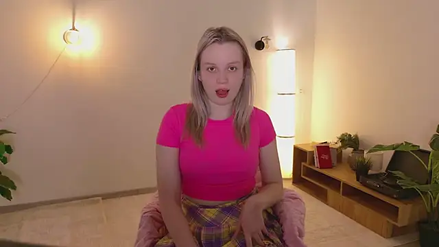 Beatrica Klein online show from March 27, 2026, 3:45 pm