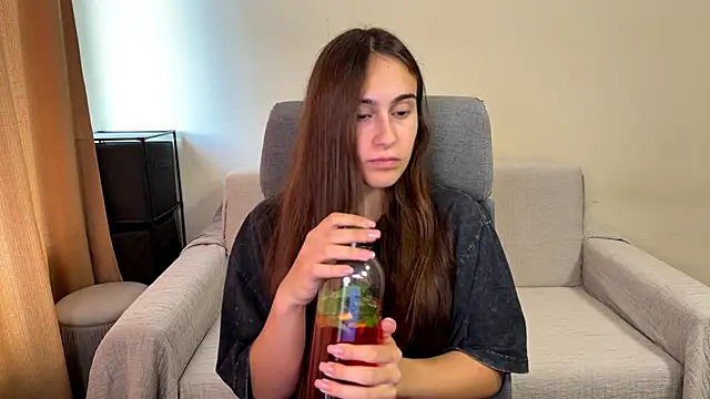 Snapshot of AliceKolltt chatting on September 18, 2025, 10:06 am AliceKolltt online show from September 18, 2025, 10:06 am