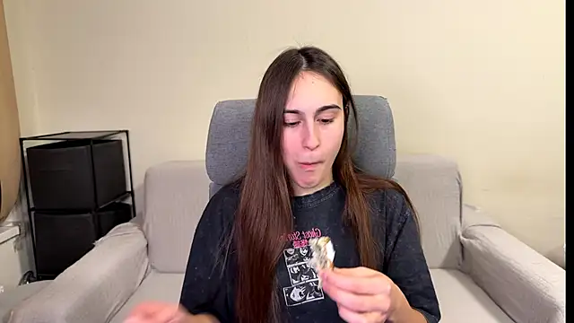 AliceKolltt online show from February 8, 2026, 4:43 pm