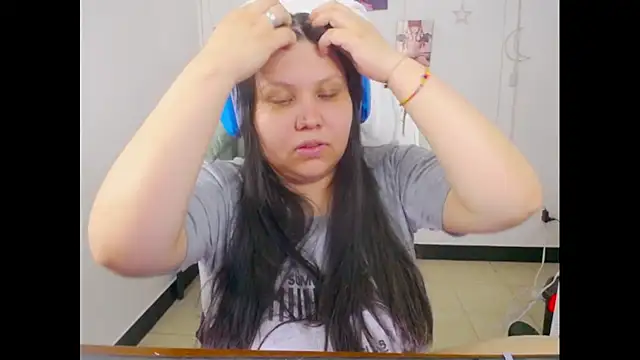 crystal7u7 online show from November 12, 2025, 9:03 pm