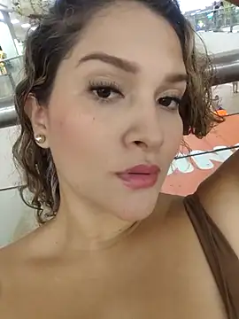 Sara smiiith211 online show from March 4, 2025, 10:49 pm