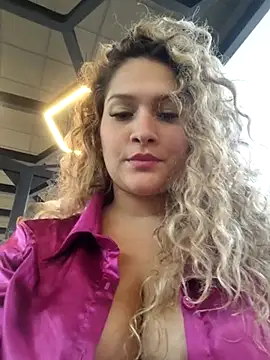 Sara smiiith211 online show from March 9, 2025, 2:07 am