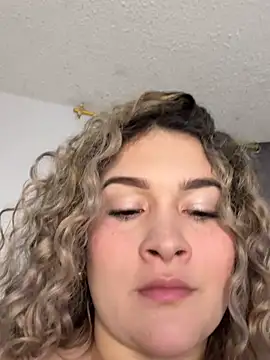 Sara smiiith211 online show from March 29, 2026, 12:10 am