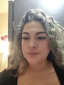Sara smiiith211 online show from May 15, 2026, 4:25 pm
